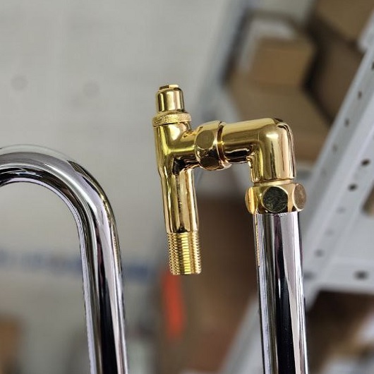 Полотенцесушитель водяной Margaroli Vento 406 (485х500 мм) хром/золото, поворотный