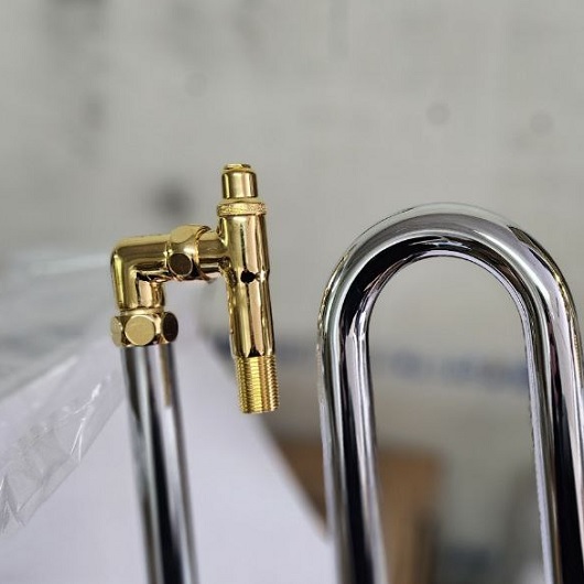 Полотенцесушитель водяной Margaroli Vento 406 (485х500 мм) хром/золото, поворотный